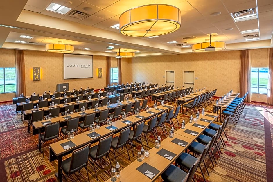 Courtyard Mankato Hotel & Event Center