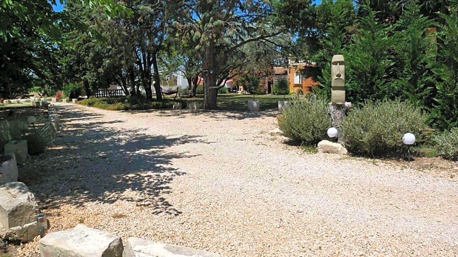 MAS MAURANE-Chambre d'hôte avec SPA privé aux portes d'ARLES