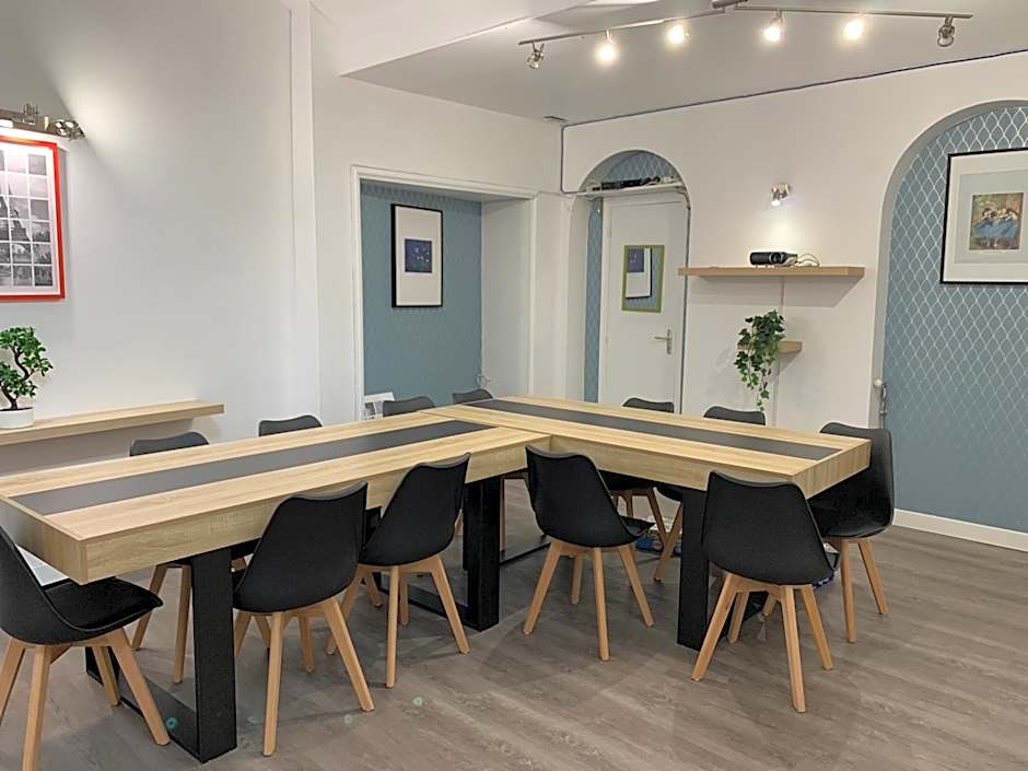 Alyss Saphir Cambronne Eiffel