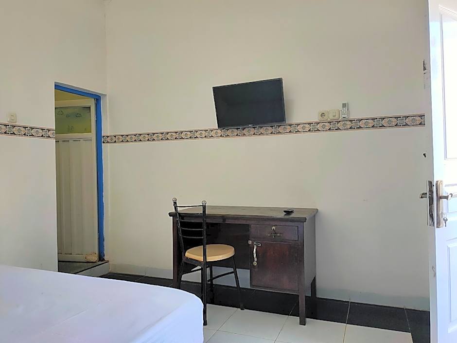 OYO 93412 Kost Irma Syariah Near UPTD SMP Negeri 8 Parepare