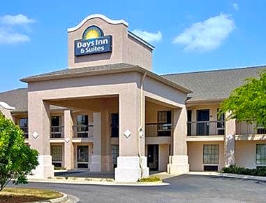 Days Inn & Suites by Wyndham Fort Valley