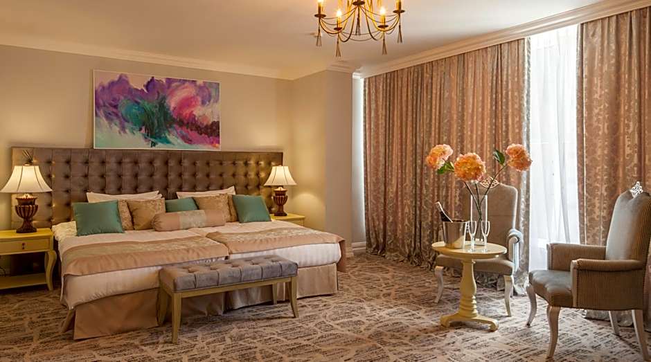 Bristol Central Park Hotel