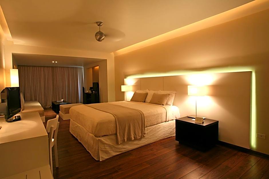 Holland House Beach Hotel