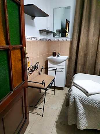 Single Room with Shared Bathroom