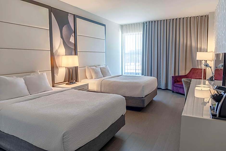 TRYP by Wyndham Savannah