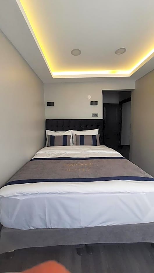 SAND DOOR HOTEL