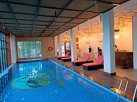 Jungle Lodge Resort & Spa