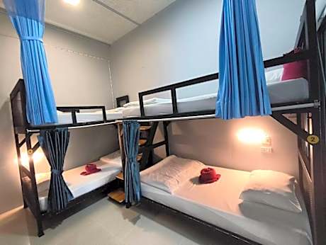 Bed in 4-Bed Mixed Dormitory Room