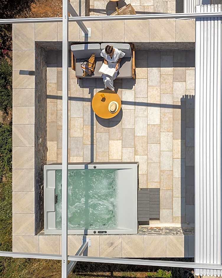 Trapela Limeni Luxury Suites