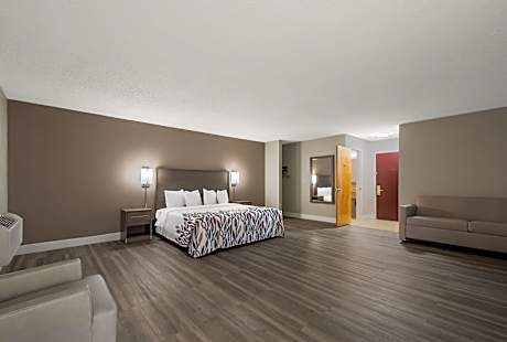 Suite King Bed with Jetted Tub Non-Smoking