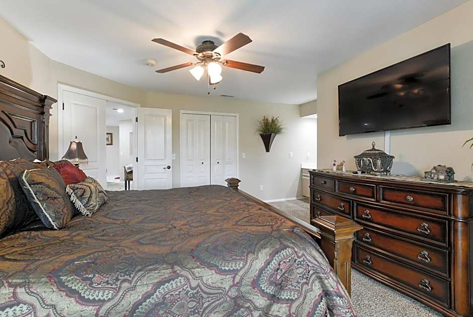 Luxury Condos at Thousand Hills - Heart of Branson - Beautifully remodeled - Spacious and Affordable