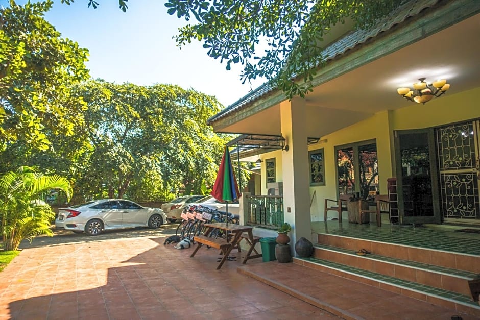 Plus Hostel Ayutthaya