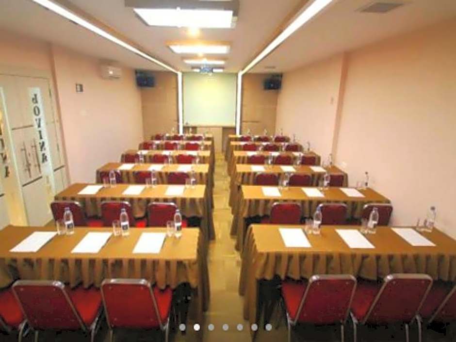 Lovina Inn Hotel Batam