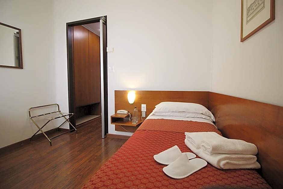 Zdjęcie 1 z 3 — Single Room