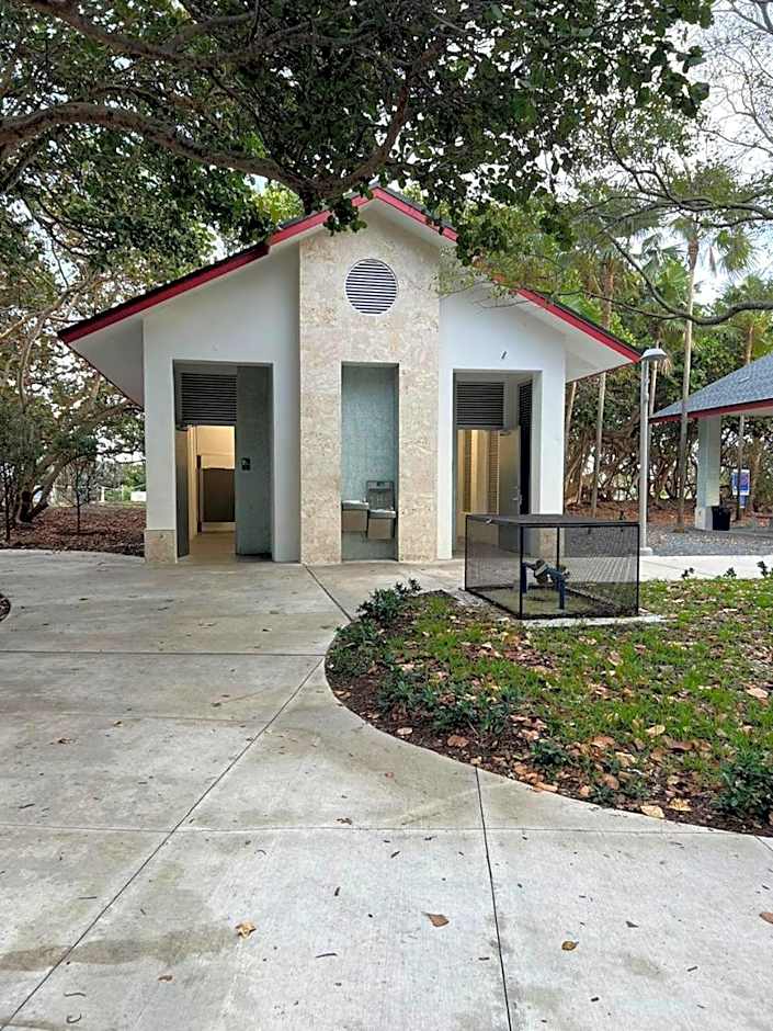 Los Patios Home Suites