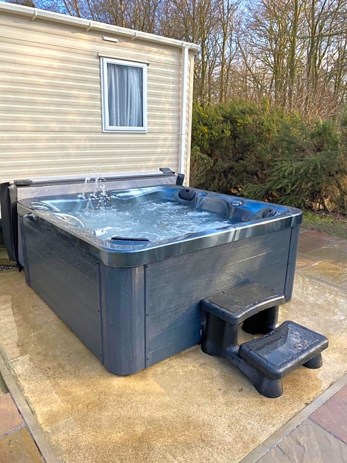 Dixons Den Hot Tub