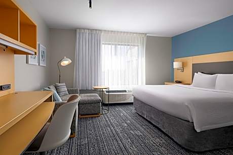 Studio, 1 King Bed with Sofa bed (Mobility/Hearing Access, Roll-In Shwr)
