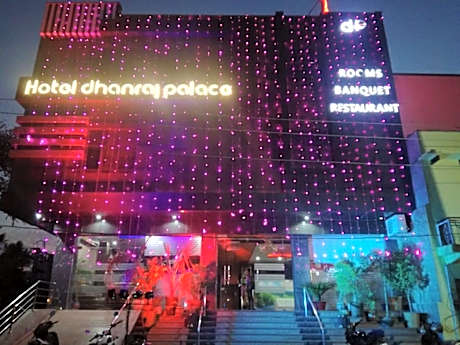 Hotel Dhanraj Palace