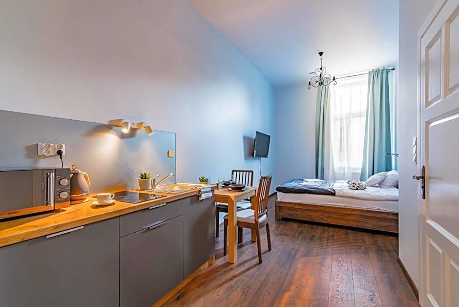 Oak Tree Old Town Apartments