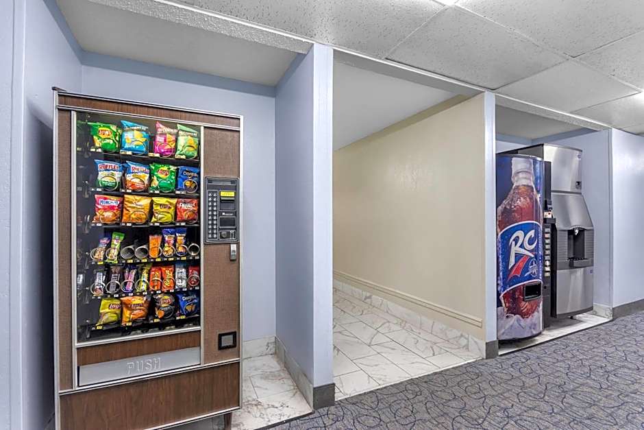 Super 8 by Wyndham Evansville East