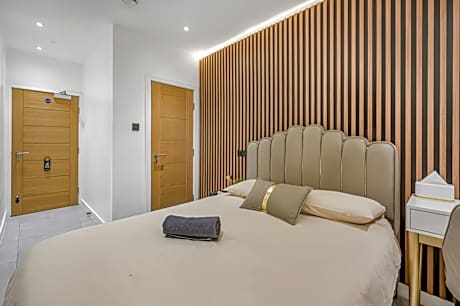 Deluxe Double Room with No Window