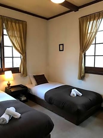 Twin Room with Shared Bathroom - Non-Smoking