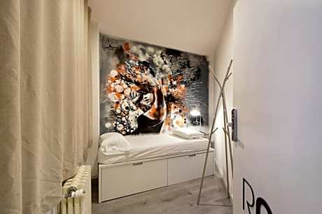 Single Room with Shared Bathroom