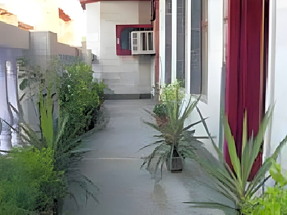 Hotel Raj Bed & Breakfast