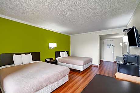 Queen Room with Two Queen Beds - Smoking