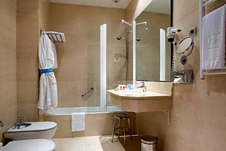 DOUBLE SINGLE USE SUPERIOR ROOM (1 ADULT)