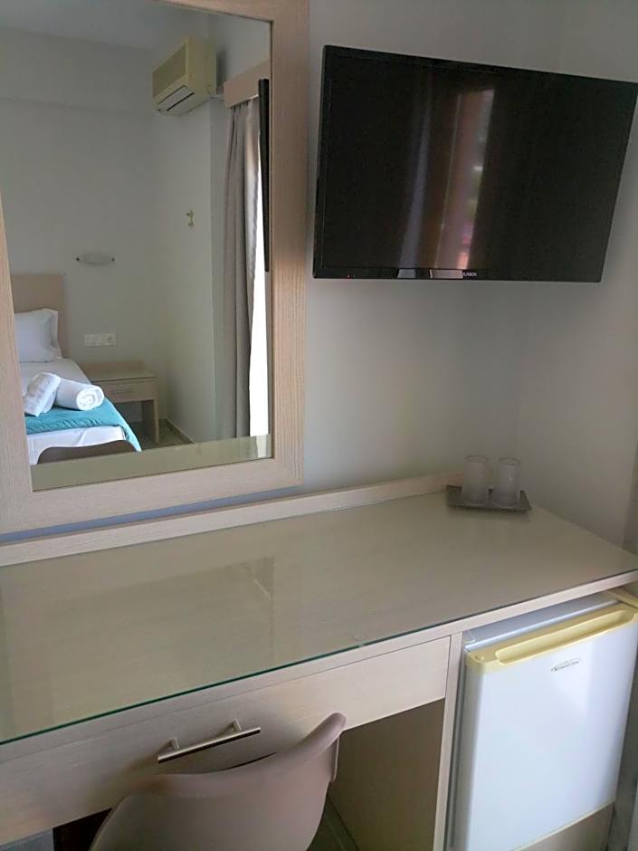 Niko Elen, Adults Only