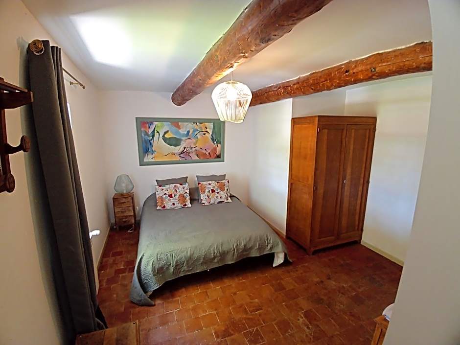 LE MAS DES FLANERAIES