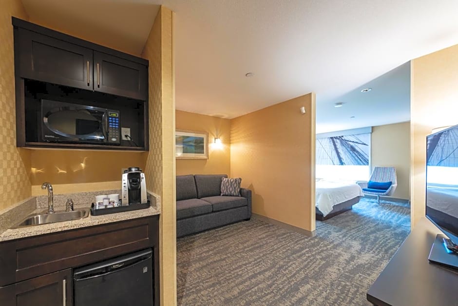 Holiday Inn Express & Suites Riverport Richmond By IHG