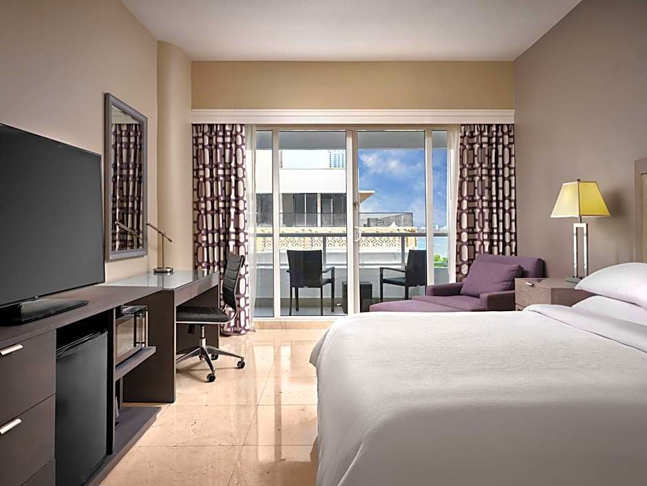DoubleTree By Hilton Grand Hotel Biscayne Bay