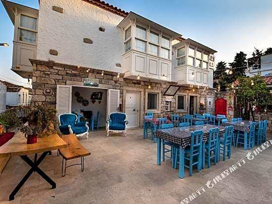 Monat Otel