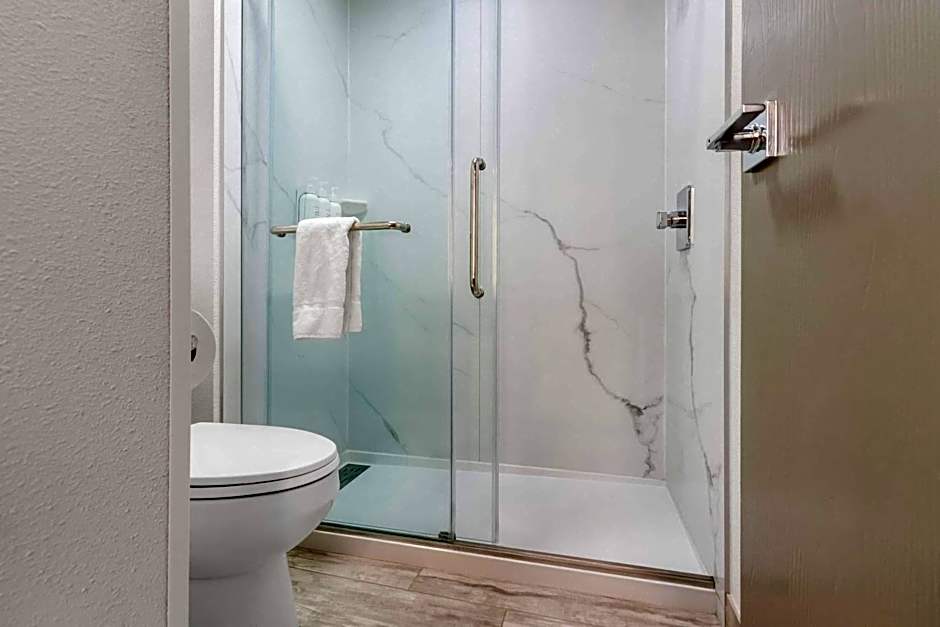 Baymont by Wyndham Arlington At Six Flags Dr