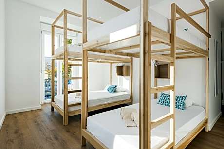Bed in 8-Bed Mixed Dormitory Room