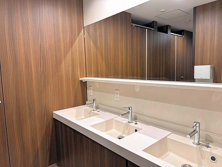 Capsule Hotel Suzumoriya