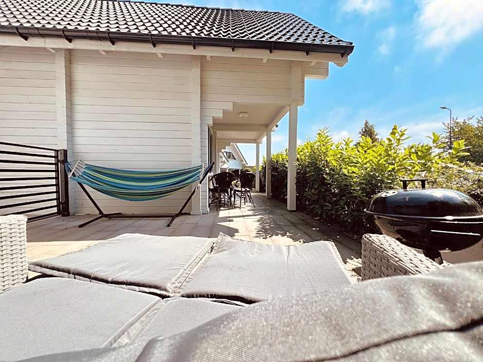 Biale Domki Paula Rewal - Domki z klimatyzacja, w obiekcie Jacuzzi i darmowe Wifi!