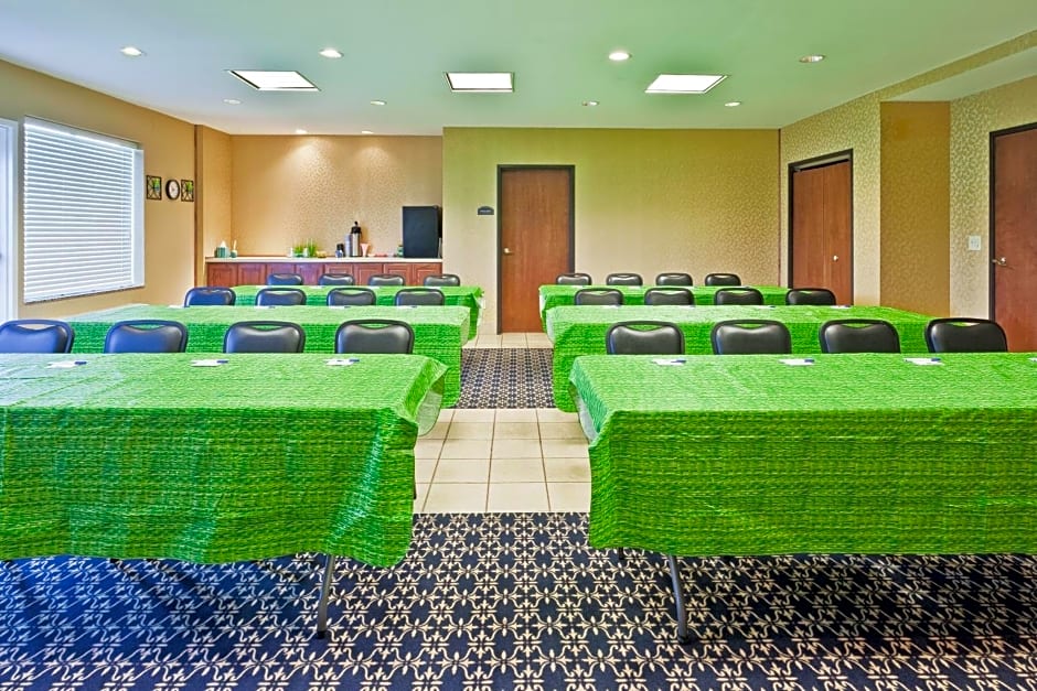 Holiday Inn Express Hotel & Suites Paragould