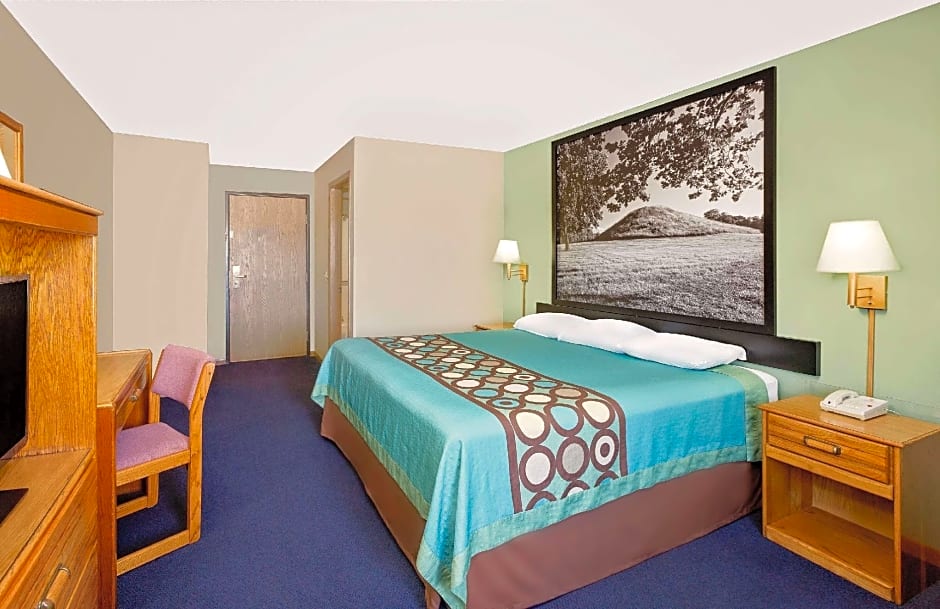 Super 8 by Wyndham Macomb