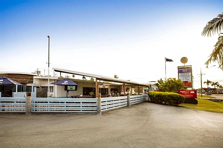 Nightcap at Queens Beach Hotel