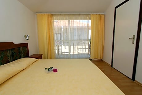 Suite with Partial Sea View