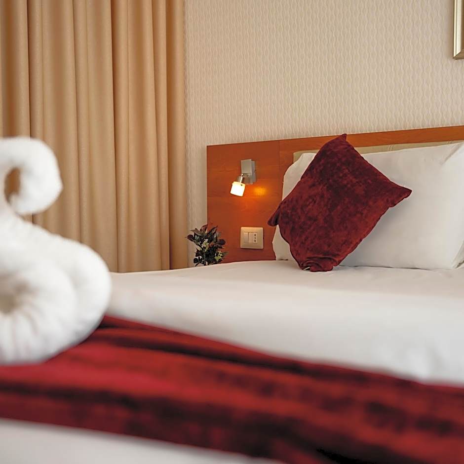 Sama Paris Plaza Hotel