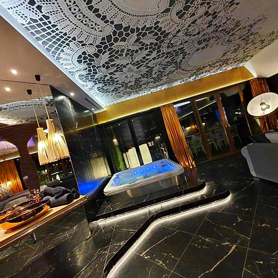 Hotel Ramka & Restaurant & Wine Bar