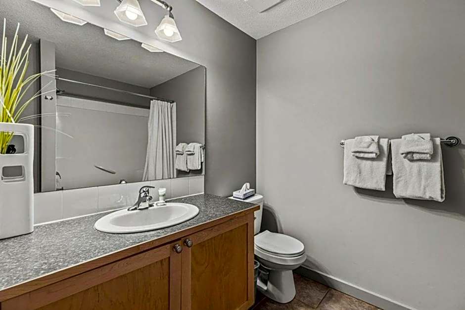 Rocky Mountain Getaway with Outdoor Heated Pool, 3 Hot Tubs, Gym, BBQ, Garage & 24 hour Reception near Banff