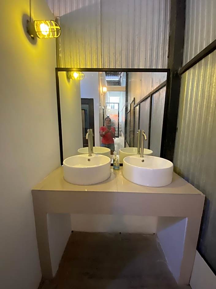 DUDU'S HOSTEL