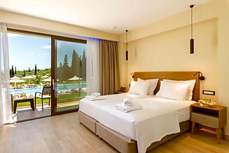 Deluxe Triple Room with Sea View