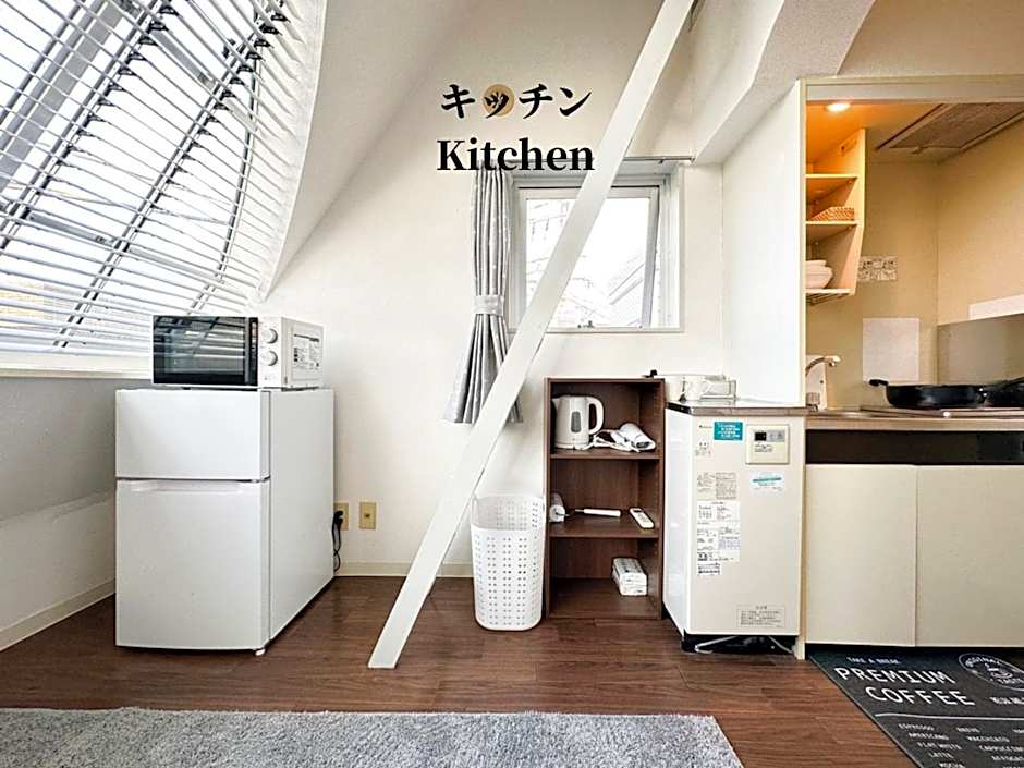 7時IN19時OUT # 新宿駅電車4分 # 駅8分 # 新規リノベーション # 最大5名 # 専用バスキッチン # 7 00 IN19 00 OUT # 4 min train to Shinjuku # 8 min walk to station # Newly renovated # Max 5 guests # Private bath kitchen