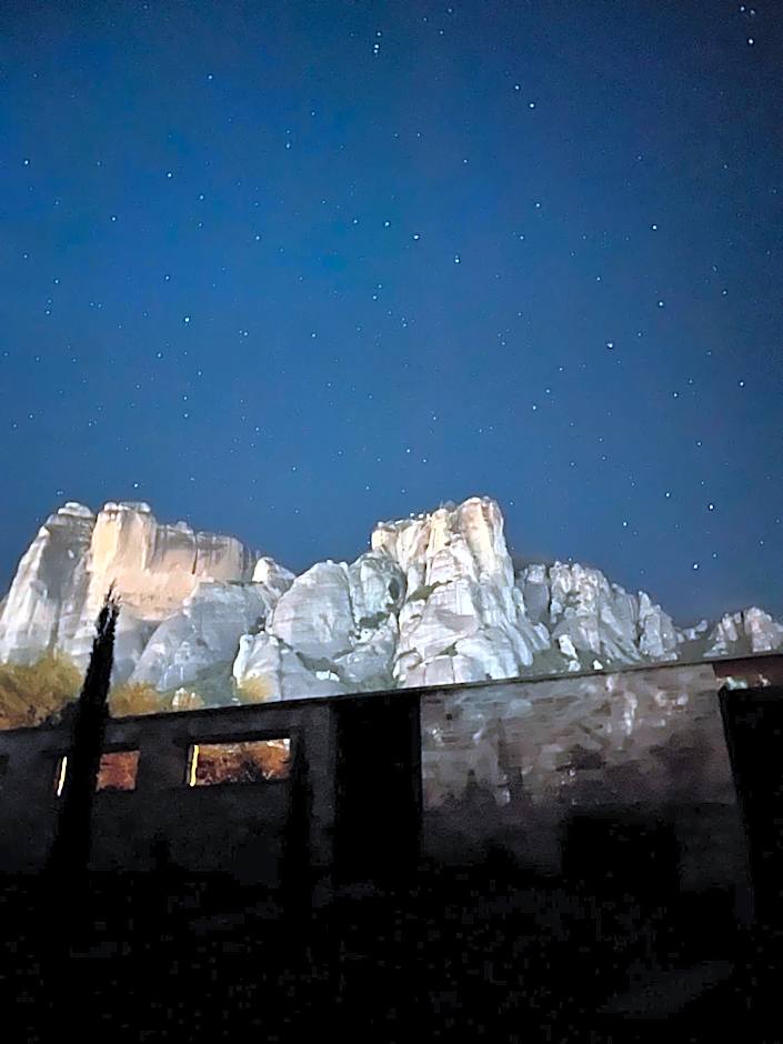 Epavlis Meteora Suites Hotel